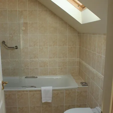 بيت ضيافة House إنش